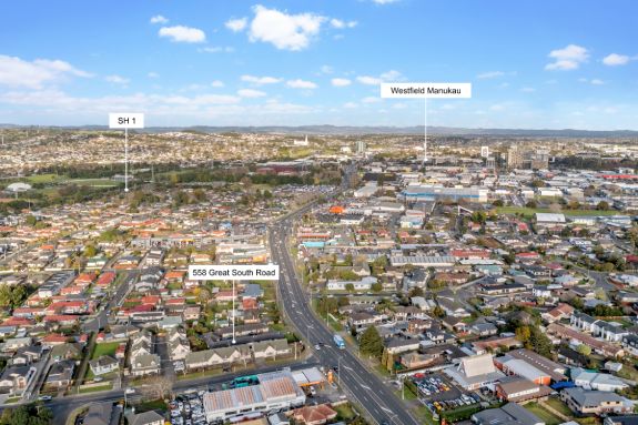 Westfield Manakau and SH1
