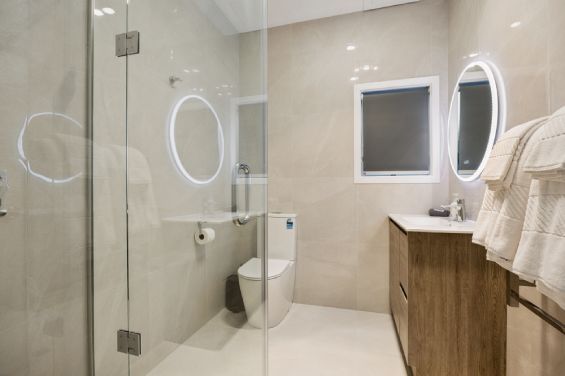 Luxury Studio - bathroom