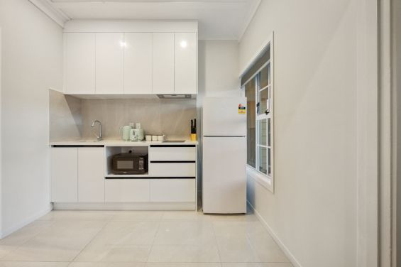 Luxury Suite - kitchen