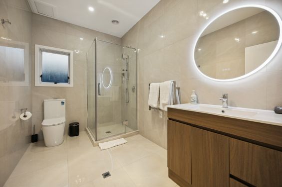 Luxury Suite - bathroom