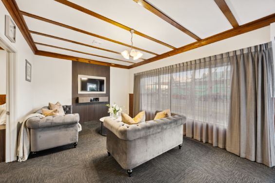 Luxury Two-Bedroom Suite - lounge area